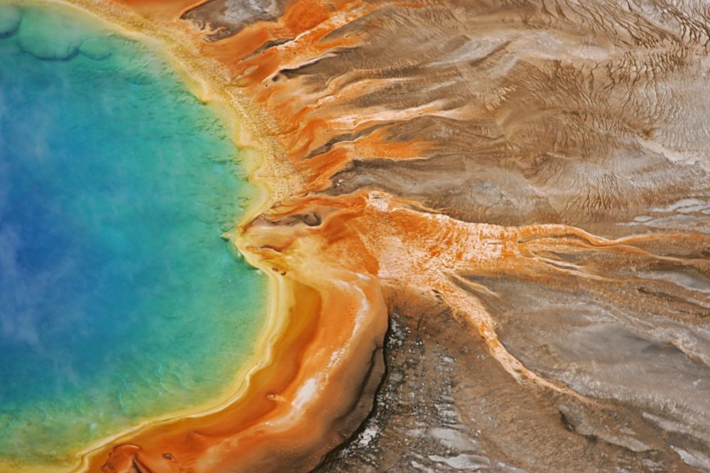 grand-prismatic-spring-1650766_1920.jpg